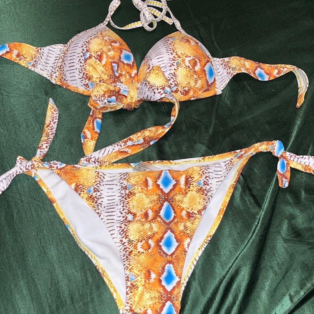 Women’s bathing suit